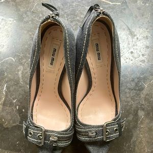 Miu Miu denim 4 1/2” pumps size 39 1/2 barely worn Missing left zipper handle